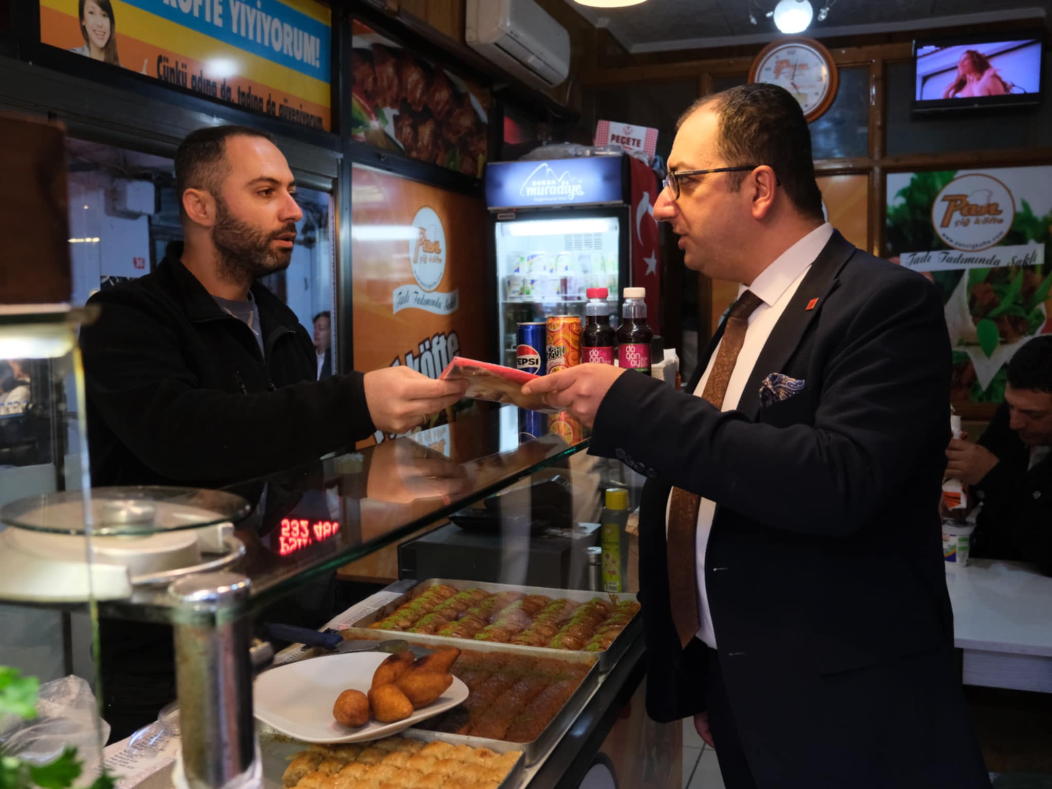 CHP YALOVA’DAN 1881 ADET TÜRK BAYRAĞI