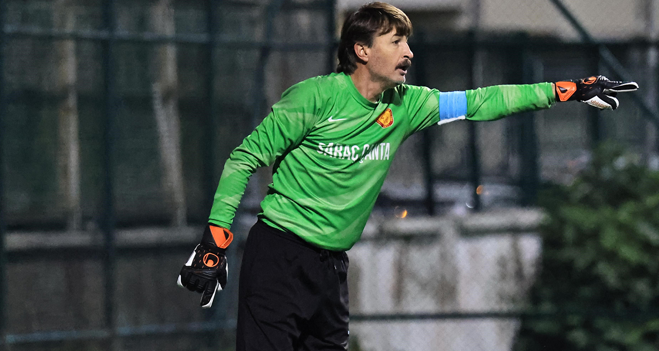 55 YAŞINDA KALECİLİĞE GERİ DÖNDÜ!