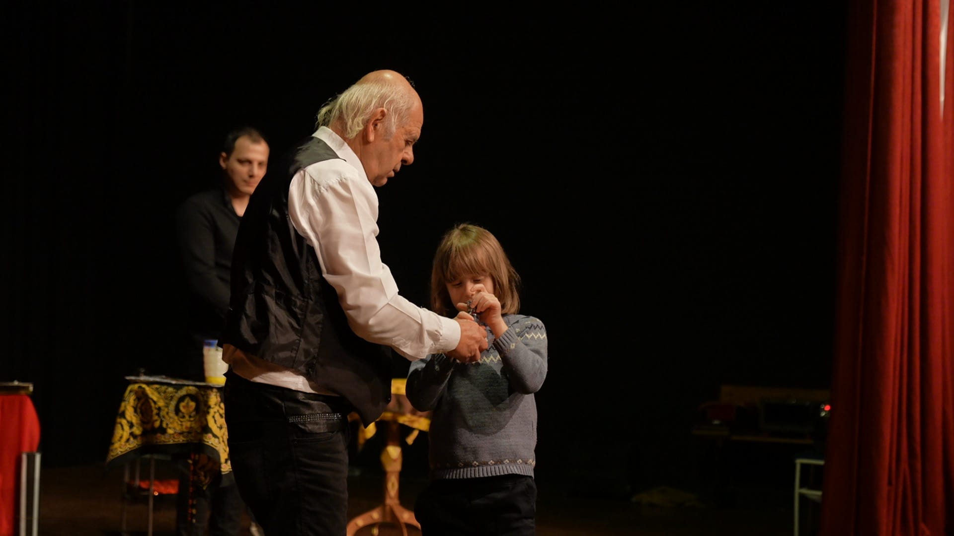 ÇOCUKLARDAN İLLÜZYON GÖSTERİSİNE BÜYÜK İLGİ GÖSTERDİ