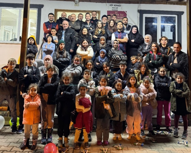 TEKNOLOJİ TAKIMI KURTKÖYLÜ GENÇLERLE BİR ARAYA GELDİ