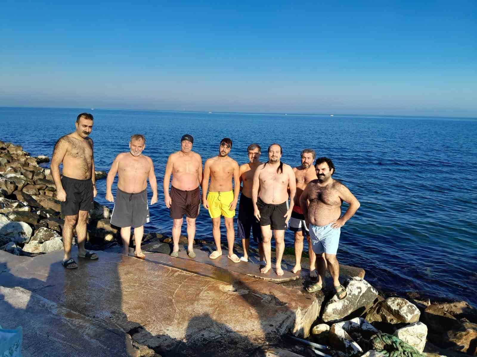 2025’İN İLK GÜNÜNDE BUZ GİBİ SUYA GİRDİLER!