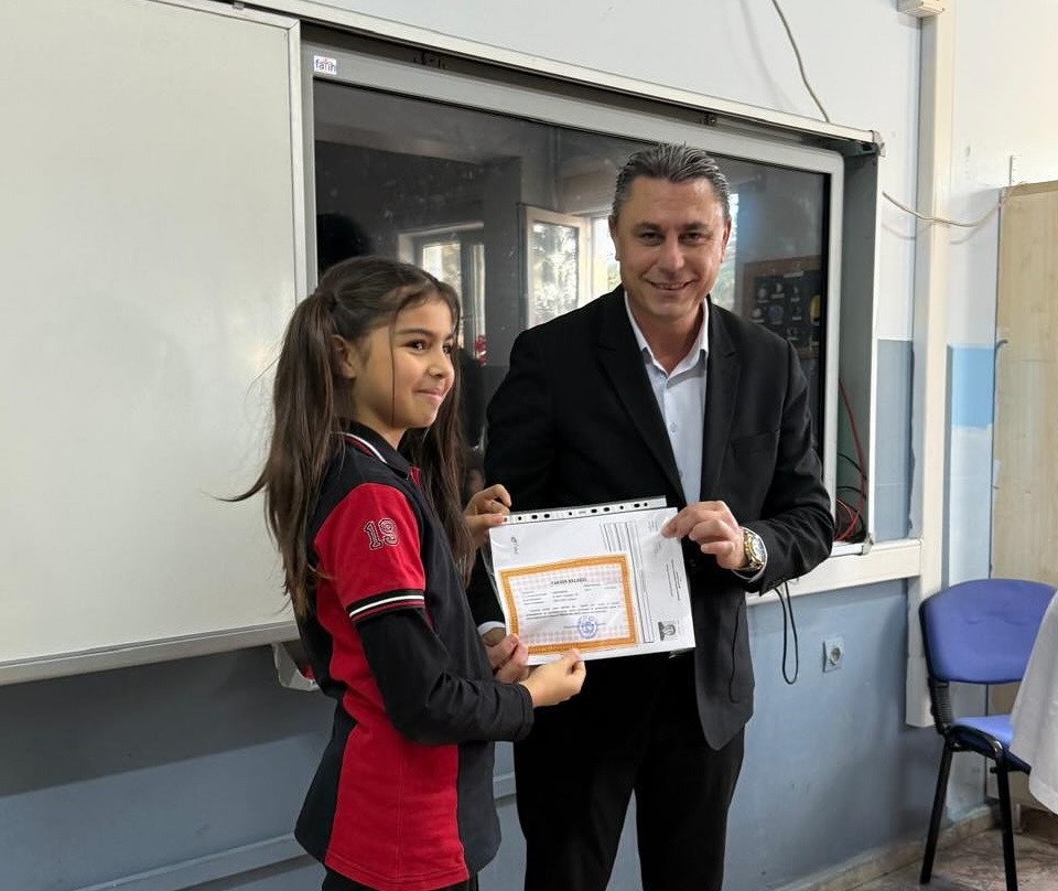 BAŞKAN ÇİTİL, KARNELERİ DAĞITTI