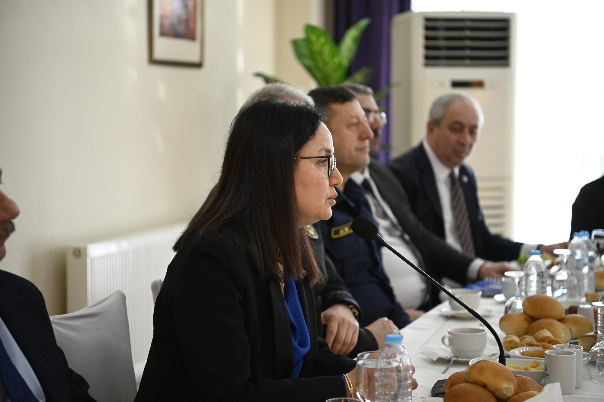 VALİ KAYA BASIN MENSUPLARIYLA BİR ARAYA GELEREK, KENTSEL DÖNÜŞÜM VURGUSUNDA BULUNDU