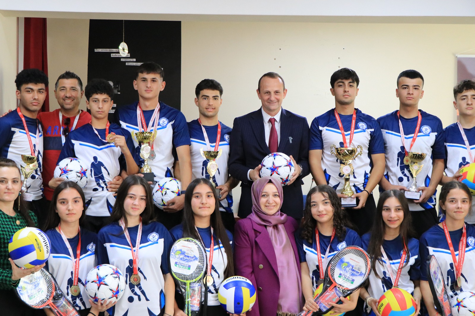 ÇİFTLİKKÖY’DE EĞİTİM DESTEĞİ SÜRÜYOR