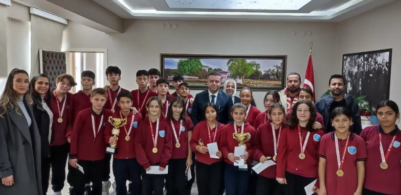 GENÇ SPORCULARDAN MÜDÜR AKMEŞE’YE ZİYARET
