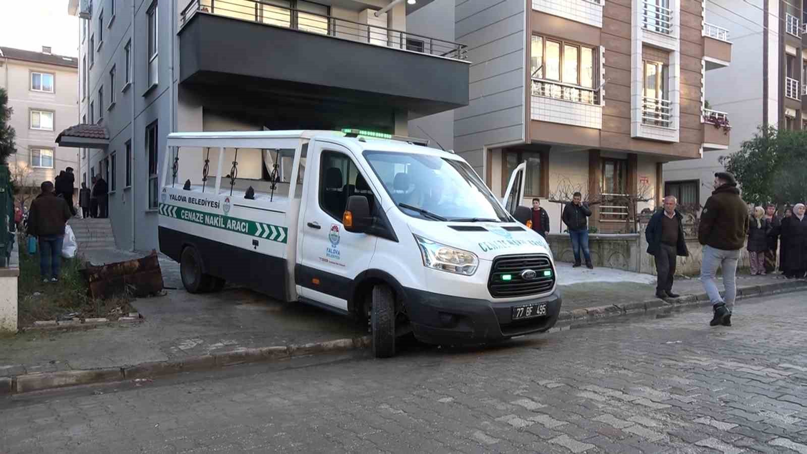 YALOVA’DA ÇIKAN YANGINDA BİR KİŞİ HAYATINI KAYBETTİ