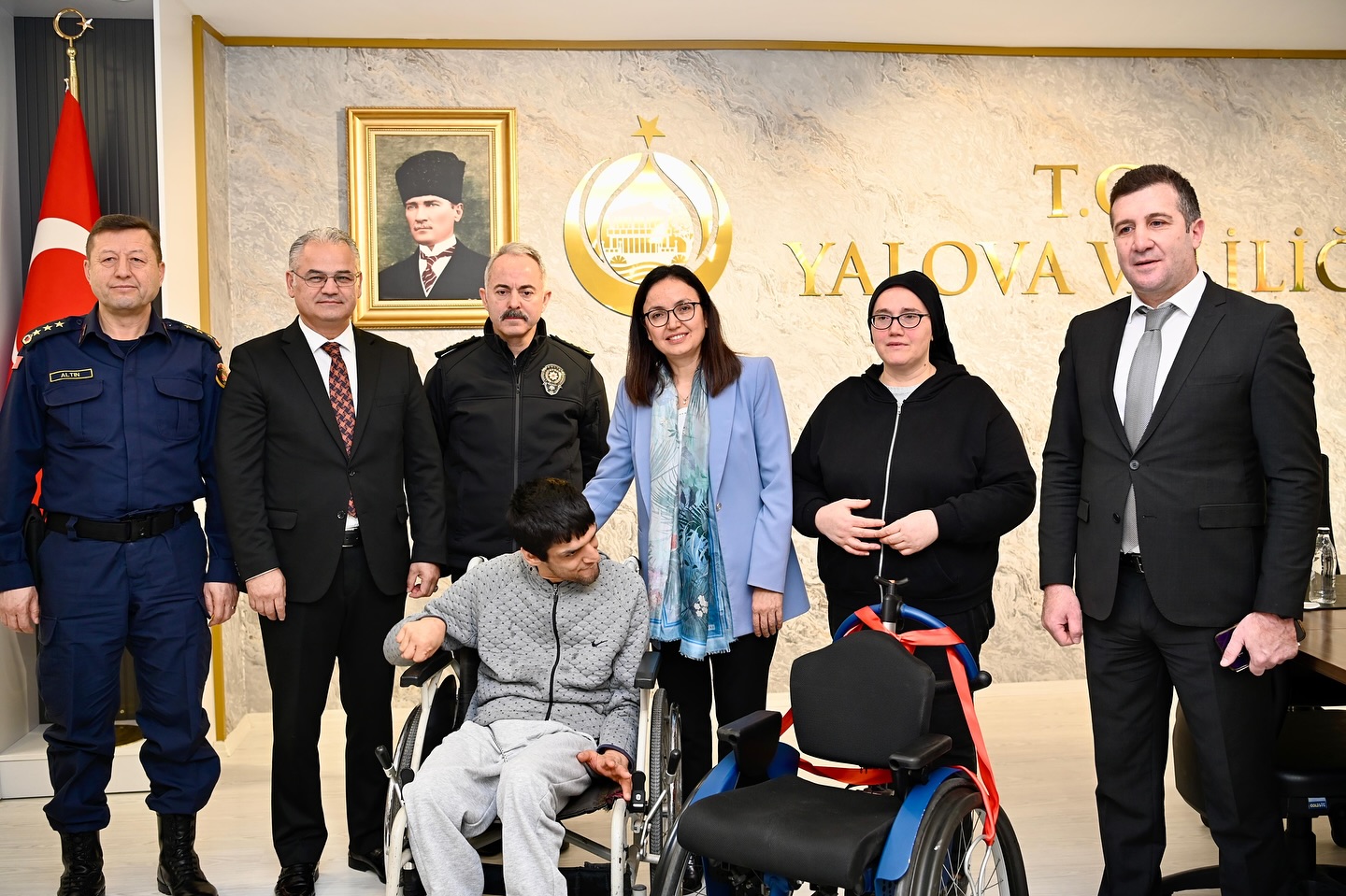 VALİ KAYA AKÜLÜ ARAÇLARI TESLİM ETTİ