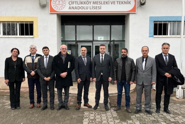 İŞ ADAMI SOYSAL, TECRÜBELERİNİ ÖĞRENCİLERLE PAYLAŞTI