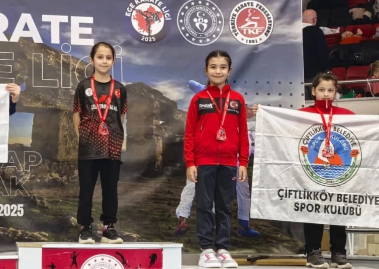 ÇİFTLİKKÖYLÜ MİNİK KARATECİ MİNE, EGE KARATE LİGİ ÜÇÜNCÜSÜ OLDU
