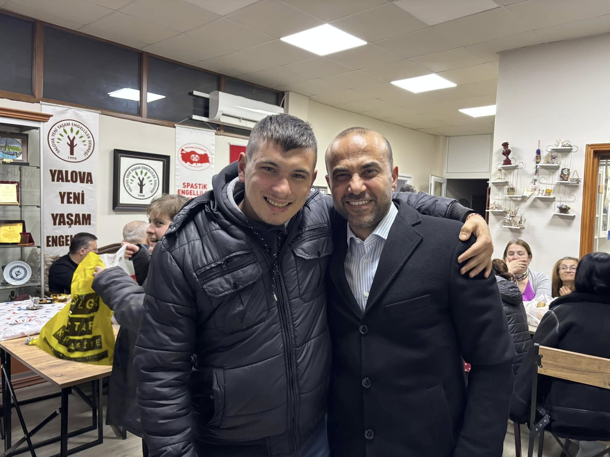 AK PARTİ, YENİ YAŞAM ENGELLİLER DERNEĞİ İLE İFTARDA BULUŞTU