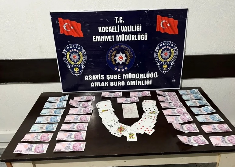 KARAMÜRSEL’DE KAHVEHANEYE KUMAR BASKINI!