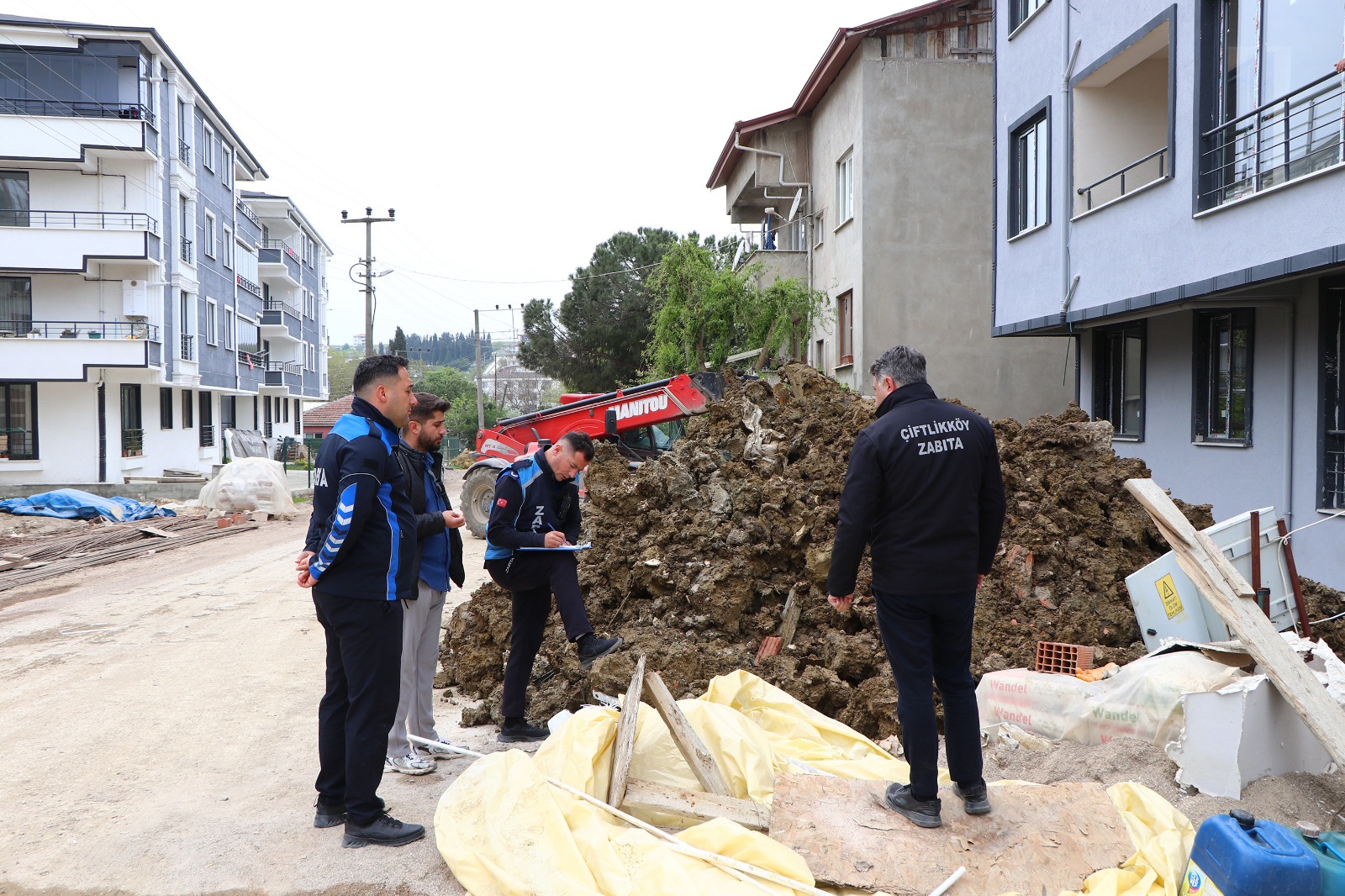 ÇİFTLİKKÖY’DE İNŞAATLARA YAKIN TAKİP