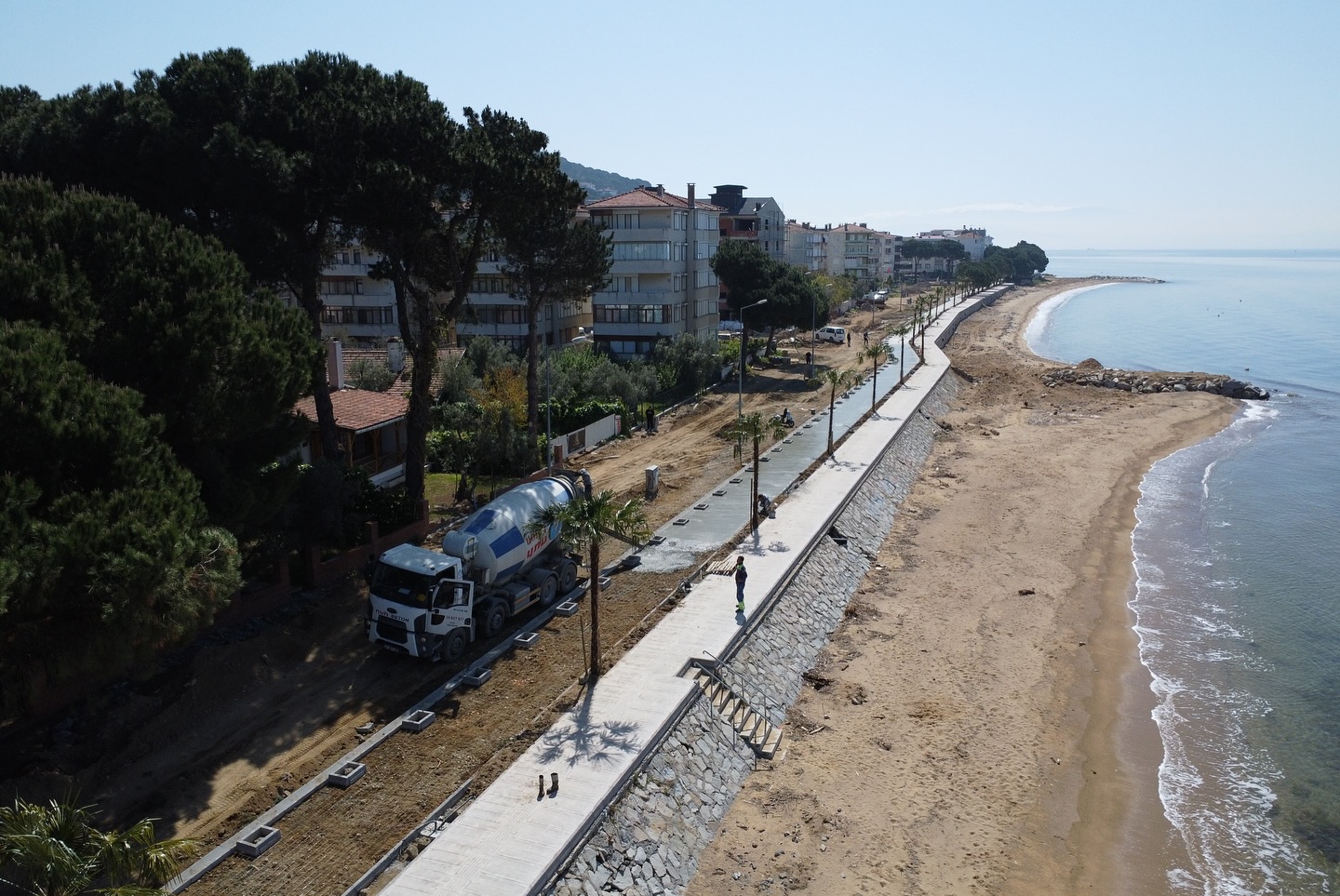 Armutlu sahil yolu çalışması sürüyor