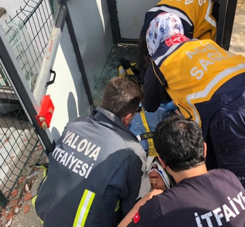 Halatı kopan hasta asansörü yere çakıldı,1 yaralı