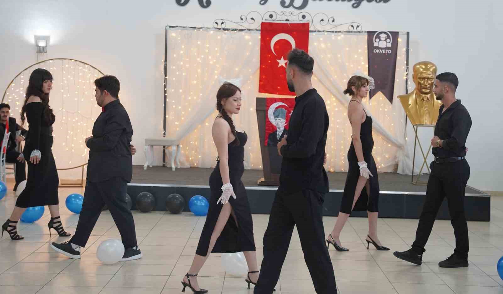 GENÇLİK BALOSU RENKLİ GÖRÜNTÜLERE SAHNE OLDU