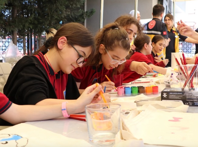 ÇİFTLİKKÖY’DE BİLİM FESTİVALİ HEYECANI YAŞANDI