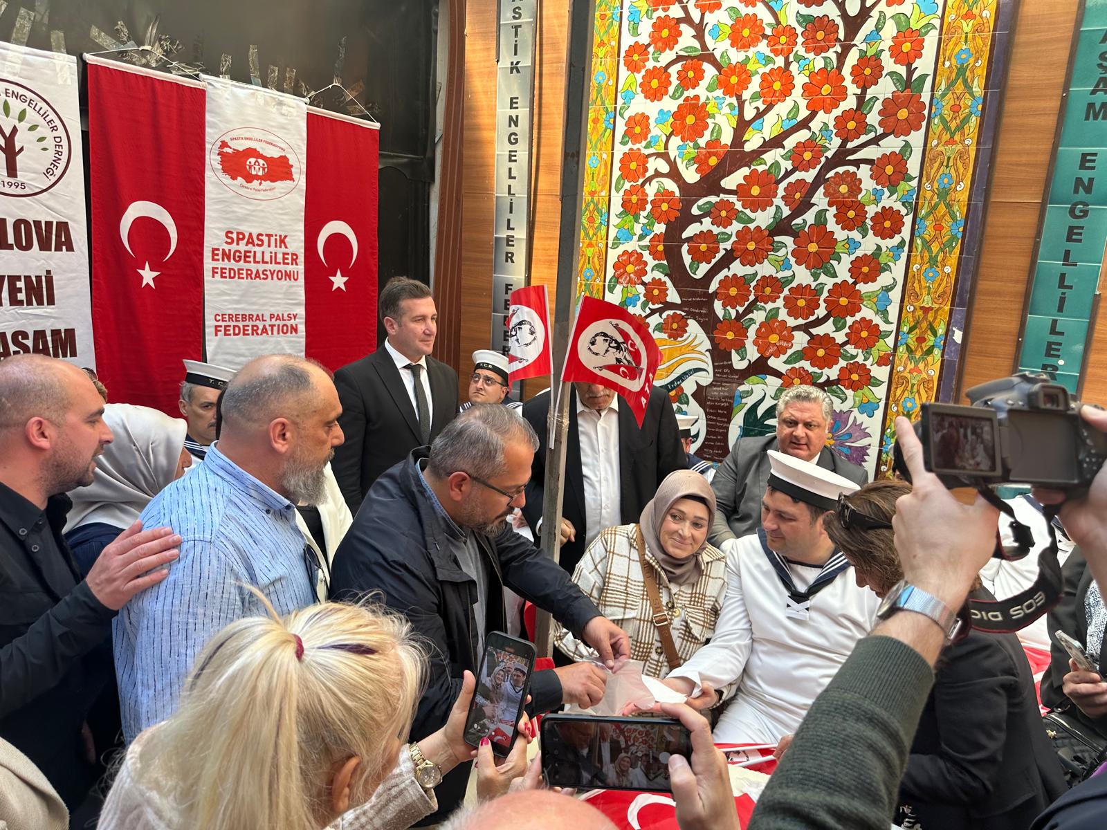 Anahtar partisi engellilerin yanında