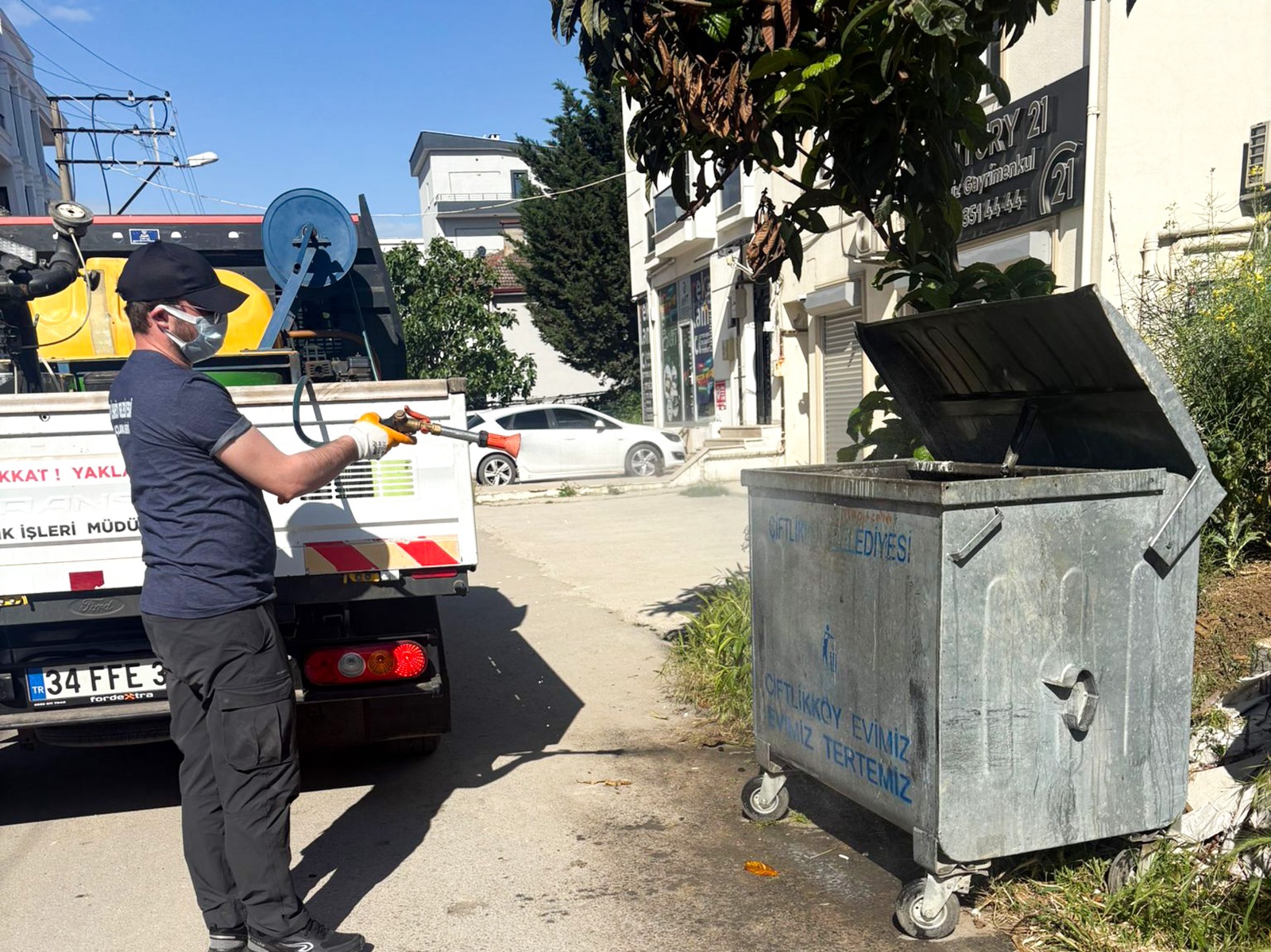 çiftlikköy’de ilaçlama çalışması