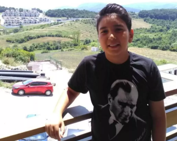 7 YIL ÖNCE ÖLDÜRÜLMÜŞTÜ!ARKADAŞININ ANNESİ YARGILANMAYA BAŞLANDI