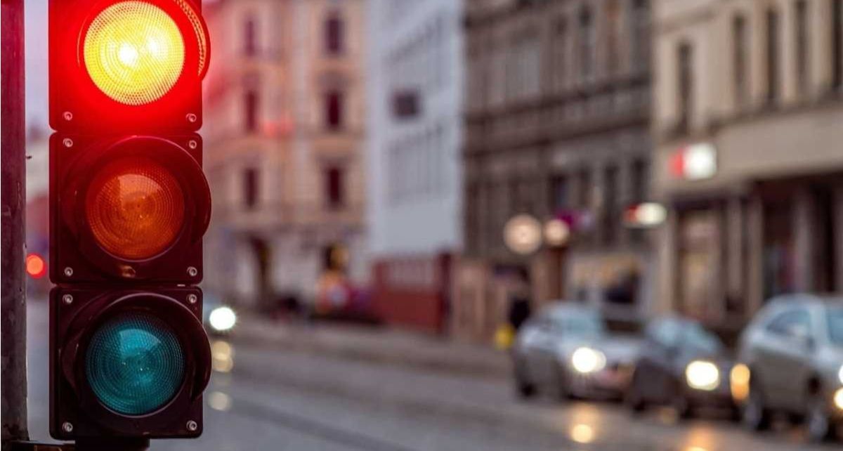 MİLYONLARCA SÜRÜCÜYÜ İLGİLENDİRİYOR..! KIRMIZI IŞIK İHLALİNDE..