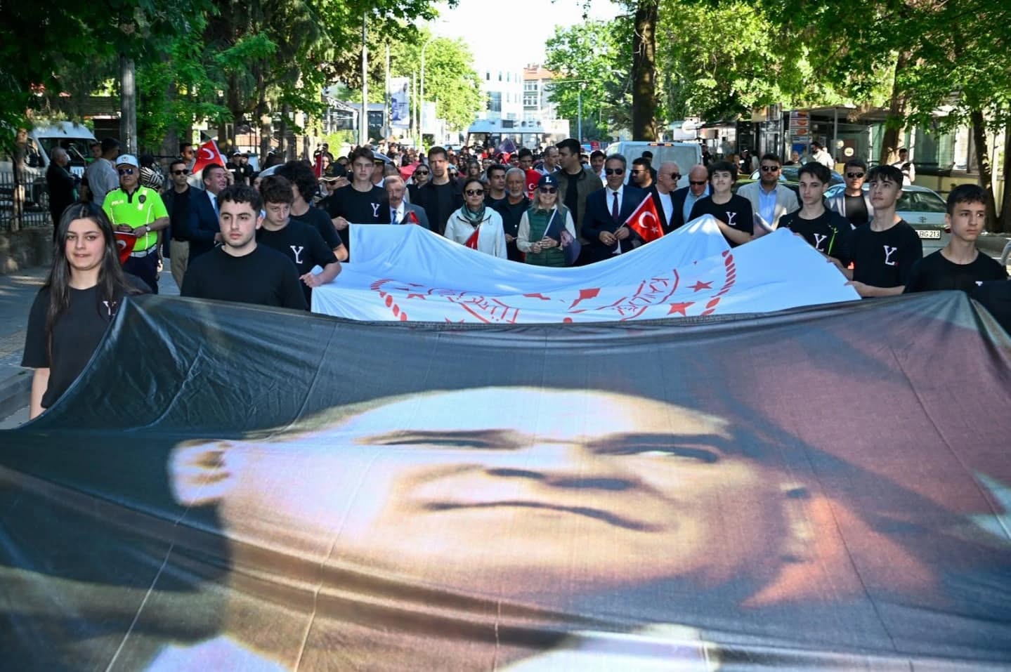 YALOVA’DA GENÇLİK YÜRÜYÜŞÜ GERÇEKLEŞTİ