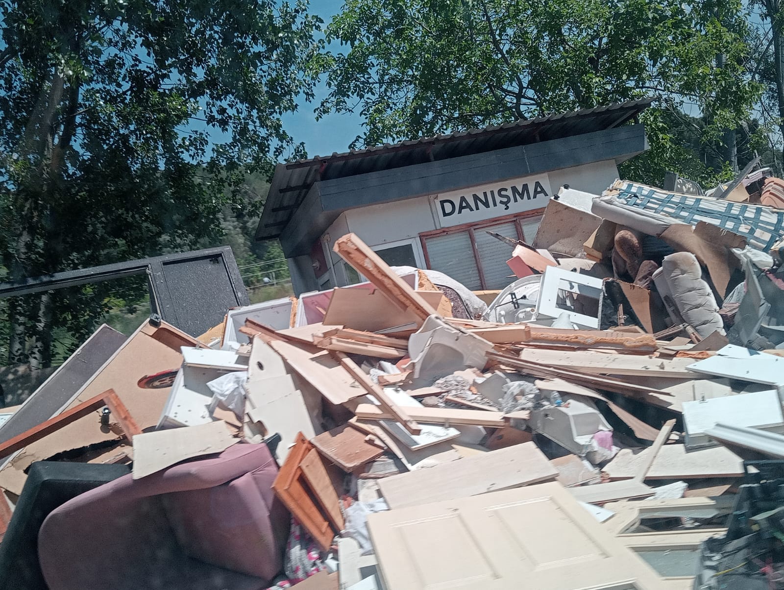 YALOVA‘DA ‘GERİ DÖNÜŞÜM MERKEZİ’ ÇÖPLÜĞE DÖNDÜ! BU HABER SADECE BİZDE!