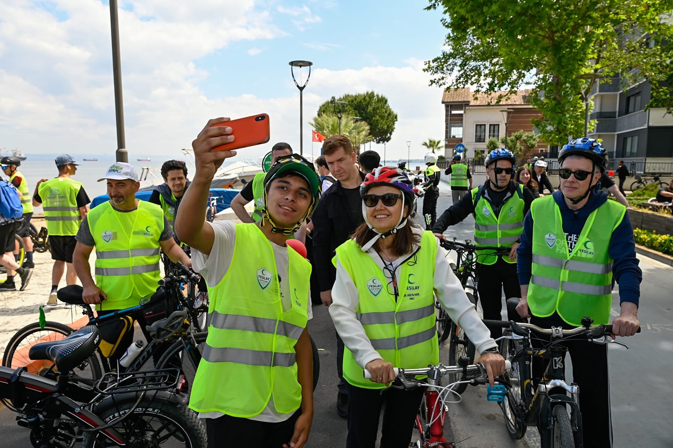 YALOVA’DA 12. YEŞİLAY BİSİKLET TURU RENKLİ GÖRÜNTÜLERLE GERÇEKLEŞTİ