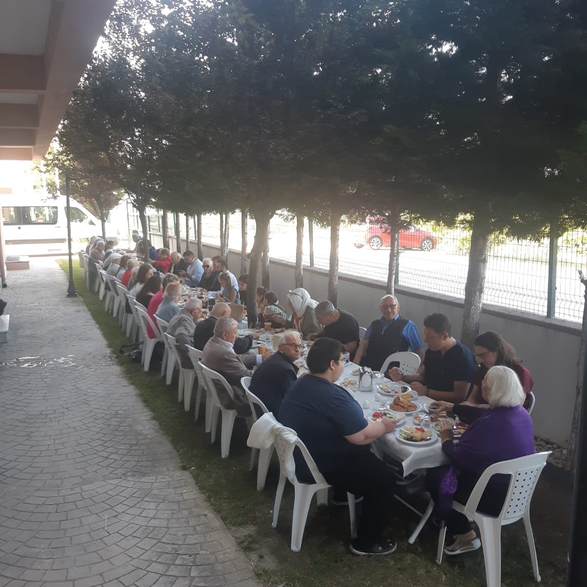 HUZUREVİNDE YAŞLILARA BAYRAM ZİYARETİ