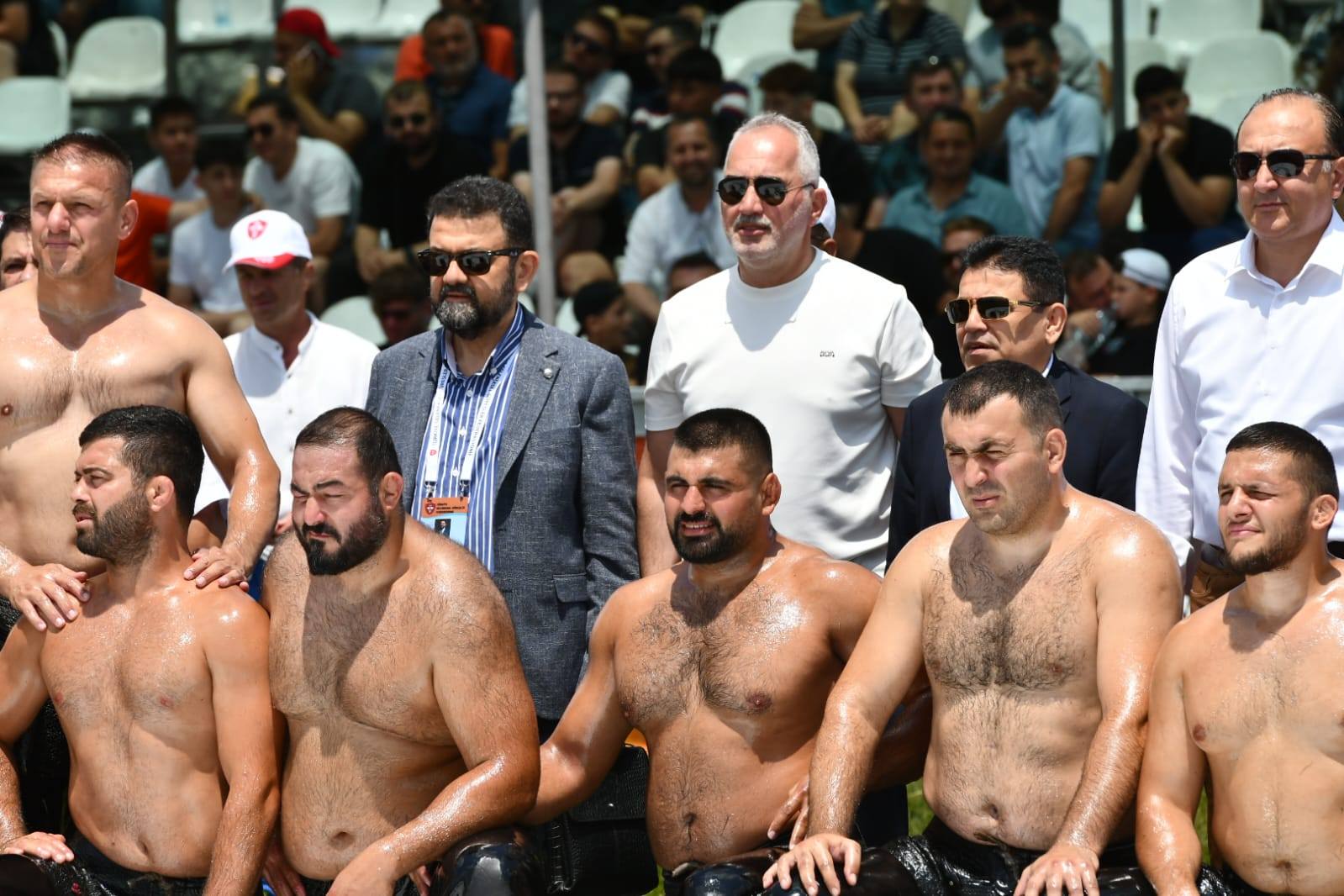 KARAMÜRSEL’İN EFSANE BAŞKANI YILDIRIM, ‘ER MEYDANINDA’ SAHAYA İNDİ!