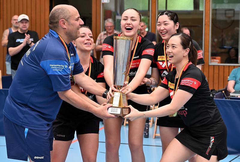 BUNDESLİGA’DA ŞAMPİYONLUK YAŞAYAN İLK TÜRK KADIN MİLLİ SPORCU YALOVA’LI ECE HARAÇ OLDU!