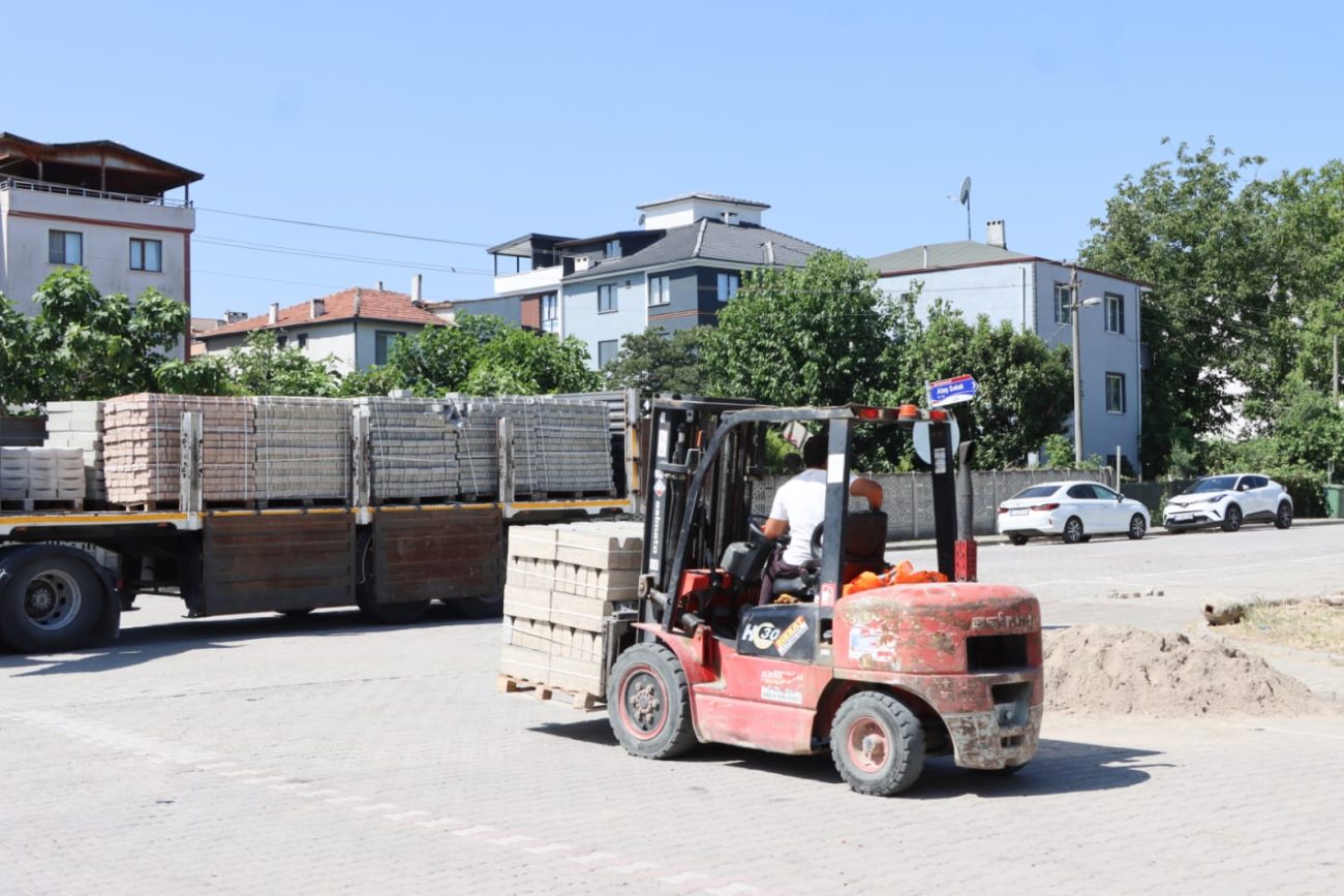 PARKE YOL VE BORDUR CALISMASI 7