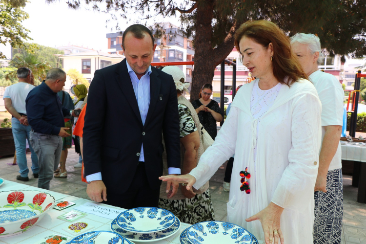 BAŞKAN YELE, ÇİNİ KURSİYERLERİN SERGİSİNE KATILDI