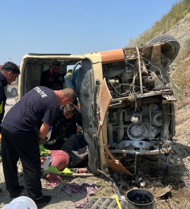 ÇİFTLİKKÖY’DE FECİ KAZADA 1 ÖLÜ, 12 YARALI!