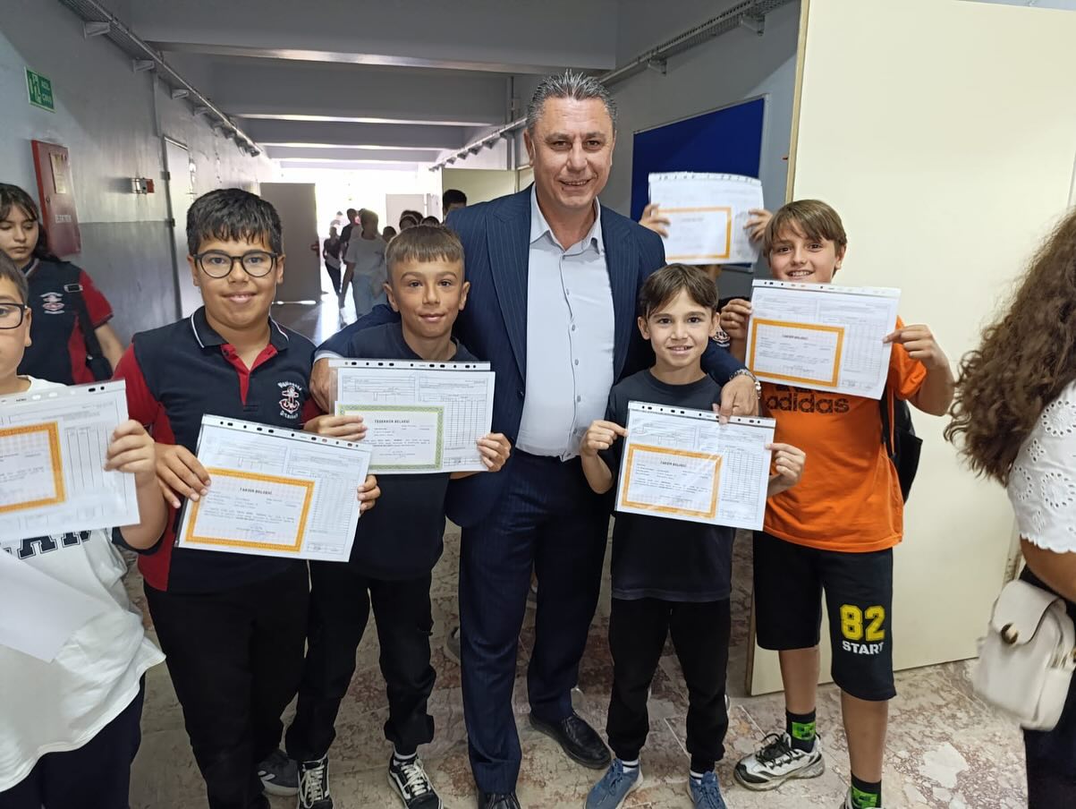 KAYTAZDERE BELEDİYE BAŞKANI DOĞAN ÇİTİL, ÖĞRENCİLERİN KARNE SEVİNCİNE ORTAK OLDU