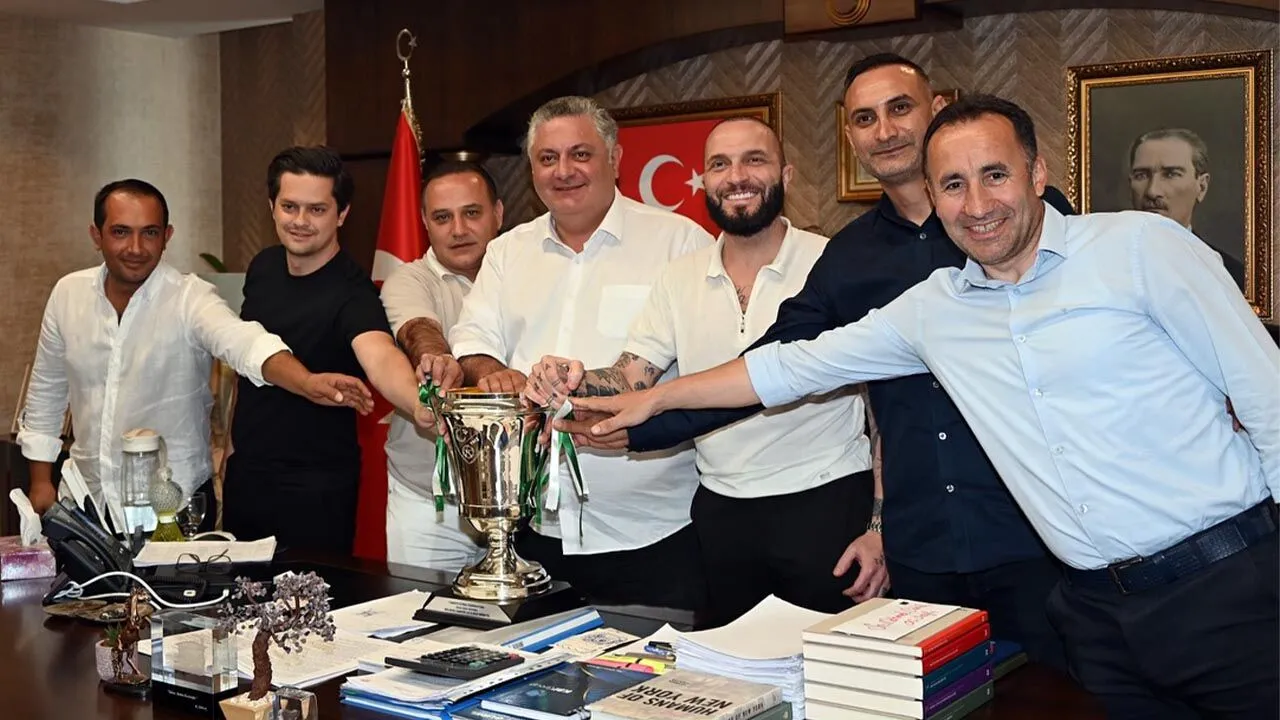 sanatci berkay yesil yalova fk yonetimine mi katiliyor 1
