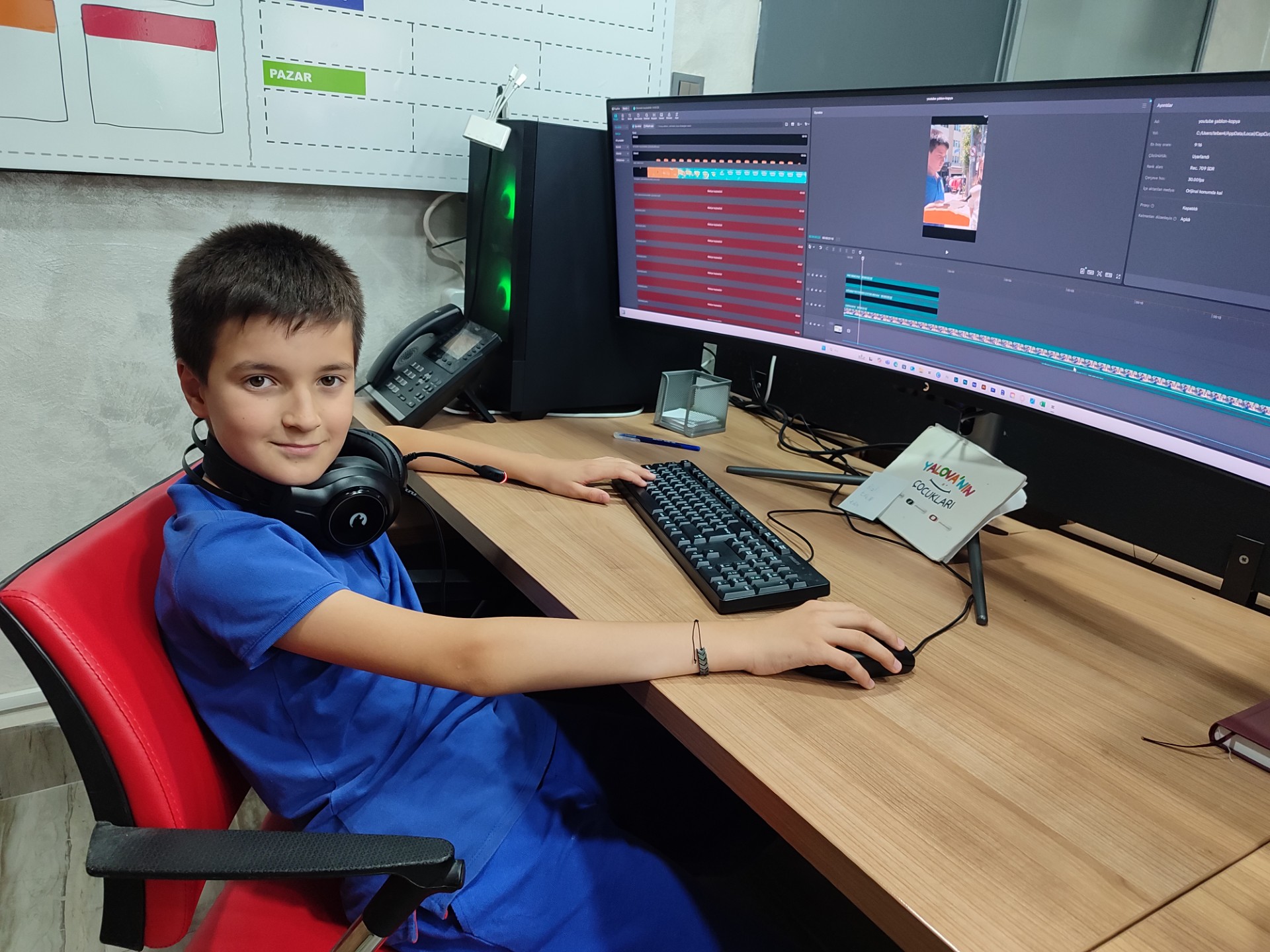 YALOVA’DA ÇOCUKLARIN SESİ ‘SARP TEBER’ OLDU.. ‘HEM RÖPORTAJ YAPIYOR, HEM VİDEO MONTAJLIYOR’