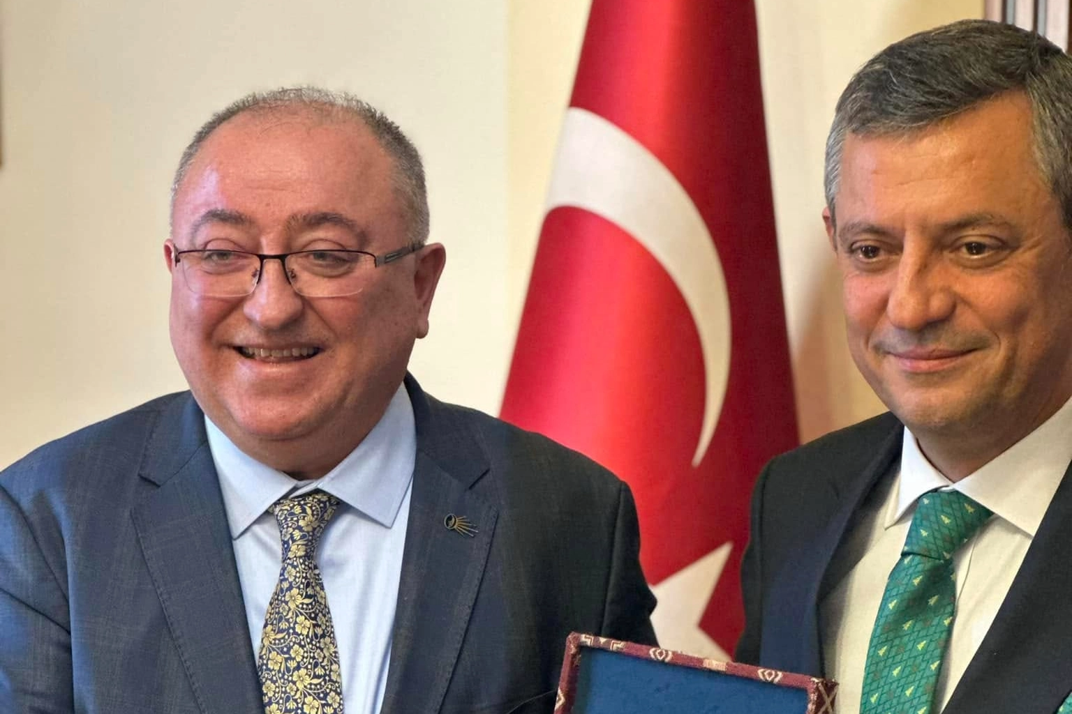 CHP LİDERİ ÖZEL’DEN, ”VEFA SALMAN” VURGUSU!