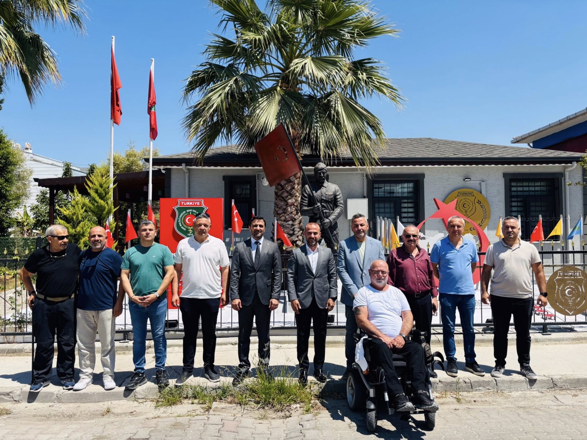 AK PARTİ’DEN ŞEHİT GAZİ DERNEĞİNE ZİYARET