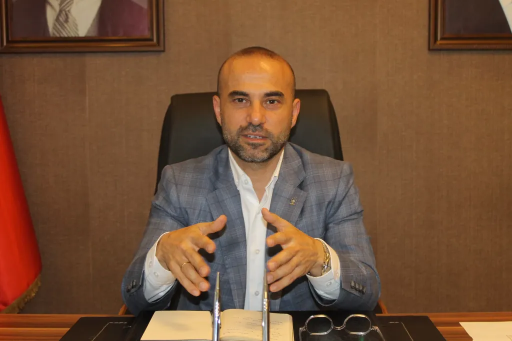 Başkan güçlü’den alçak karikatüre kınama!