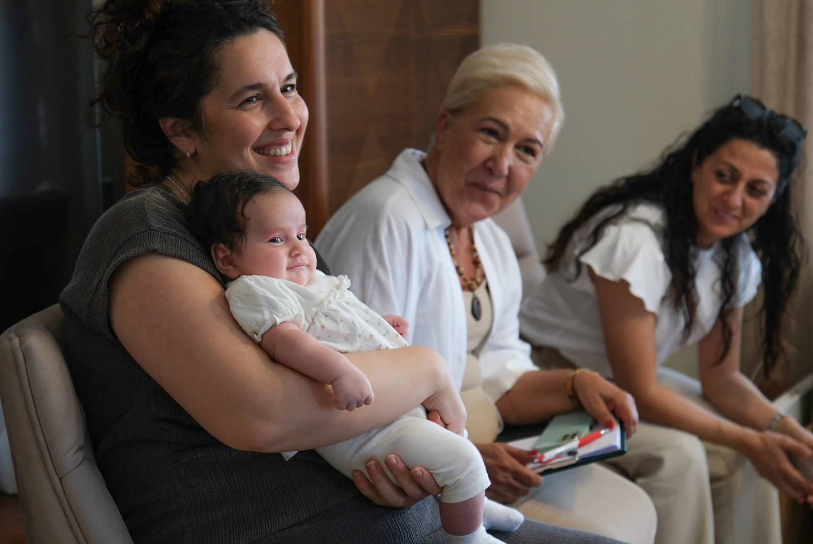 Başkan yele’den zeynep bebeğe ‘hoşgeldin’ hediyesi