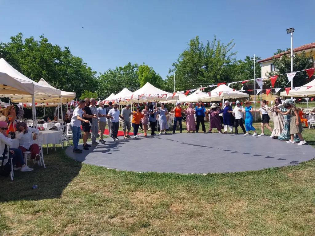 Tekstil firması çalışanları doyasıya eğlendi
