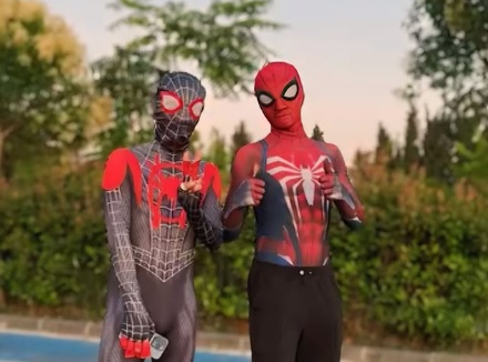 SPİDERMAN, YALOVA SOKAKLARINDA RENKLİ ANLAR YAŞATTI