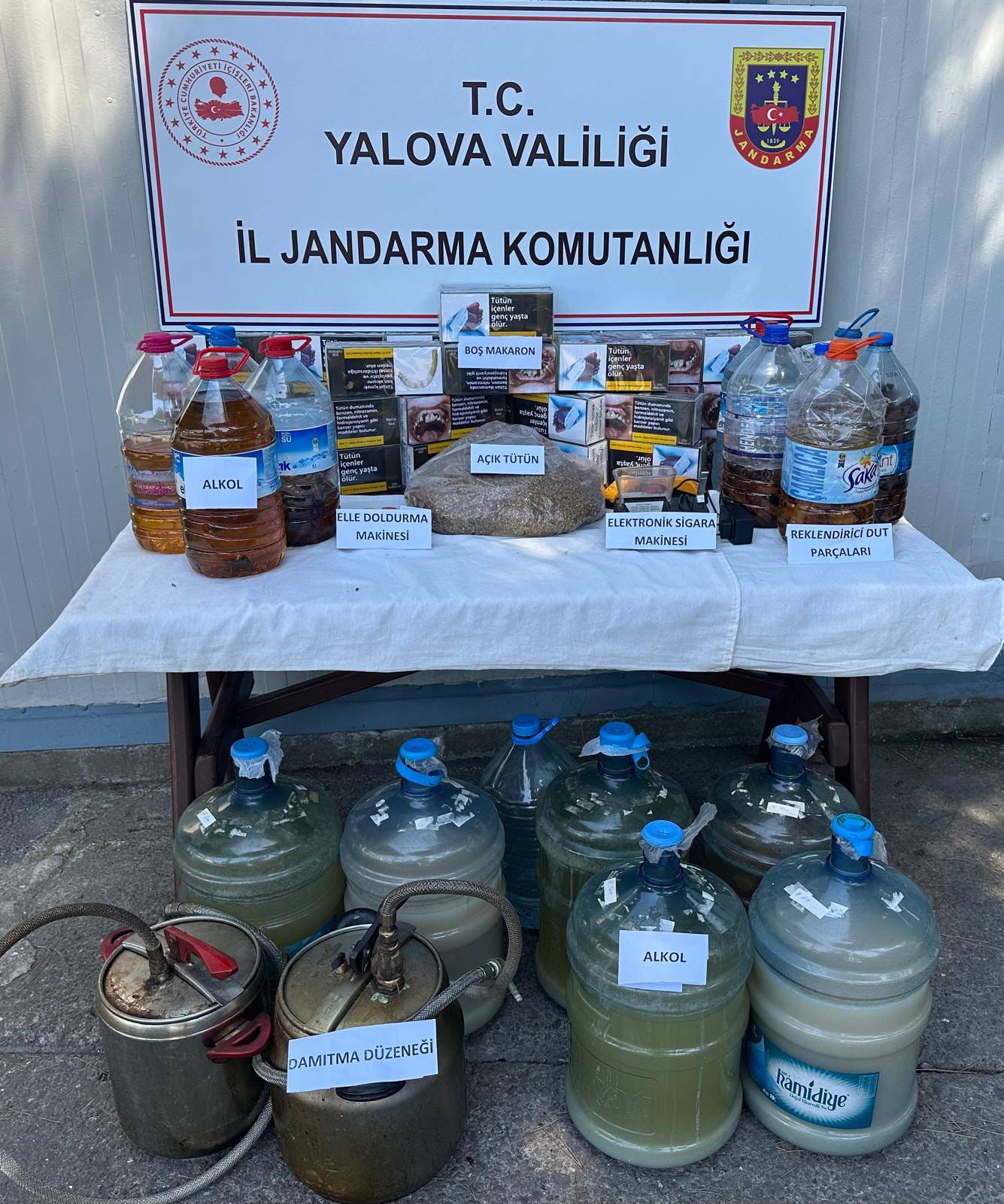 YALOVA’DA KAÇAK ALKOL VE MAKARON OPERASYONU