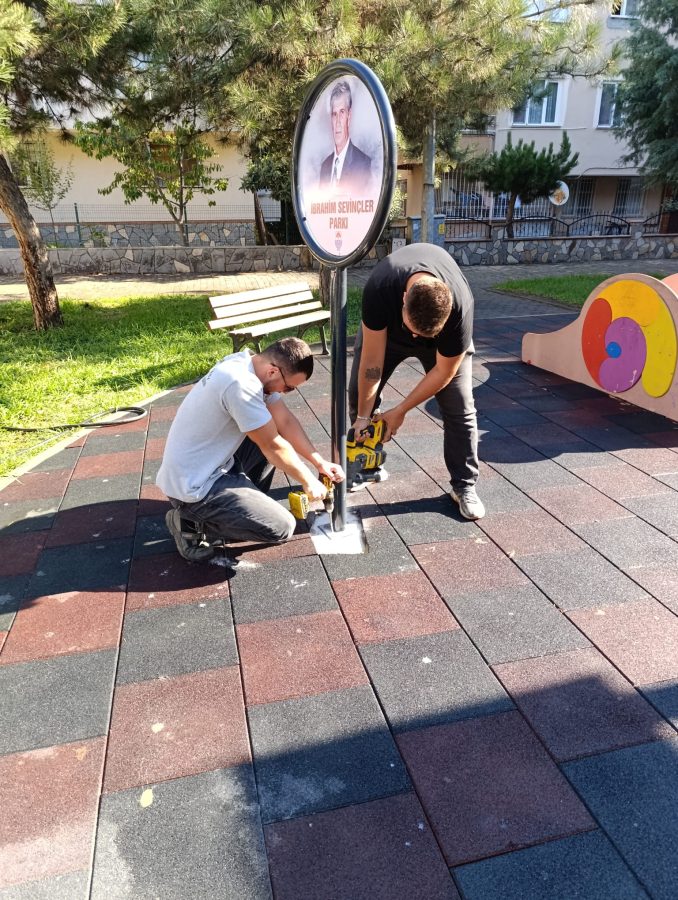 YALOVA’DA MERHUM GAZETECİLERE VEFA: PARKLARA İSİMLERİ VERİLDİ, RESİMLERİ ASILDI