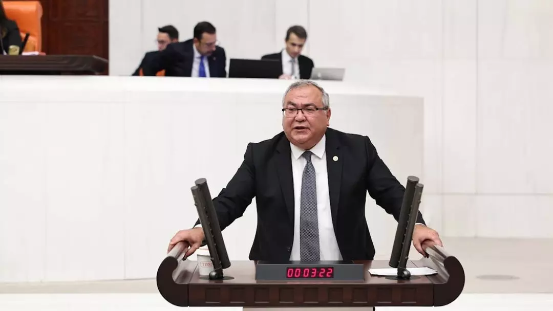 ÖZLEM ÇERÇİOĞLU, AK PARTİ İLE İLGİLİ KİTAP YAZDIĞI ORTAYA ÇIKTI! İŞTE O VİDEO!
