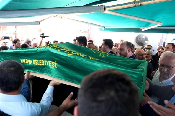 Maliye Bakanı Mehmet Şimşek, Ağabeyini Çiftlikköy’de Son Yolculuğuna Uğurladı