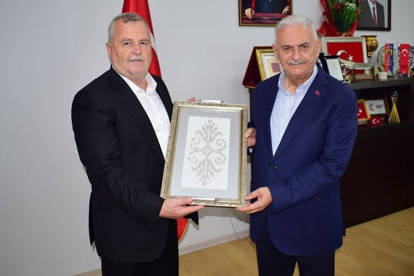 SON BAŞBAKAN YILDIRIM'DAN ARMUTLU ÇIKARMASI