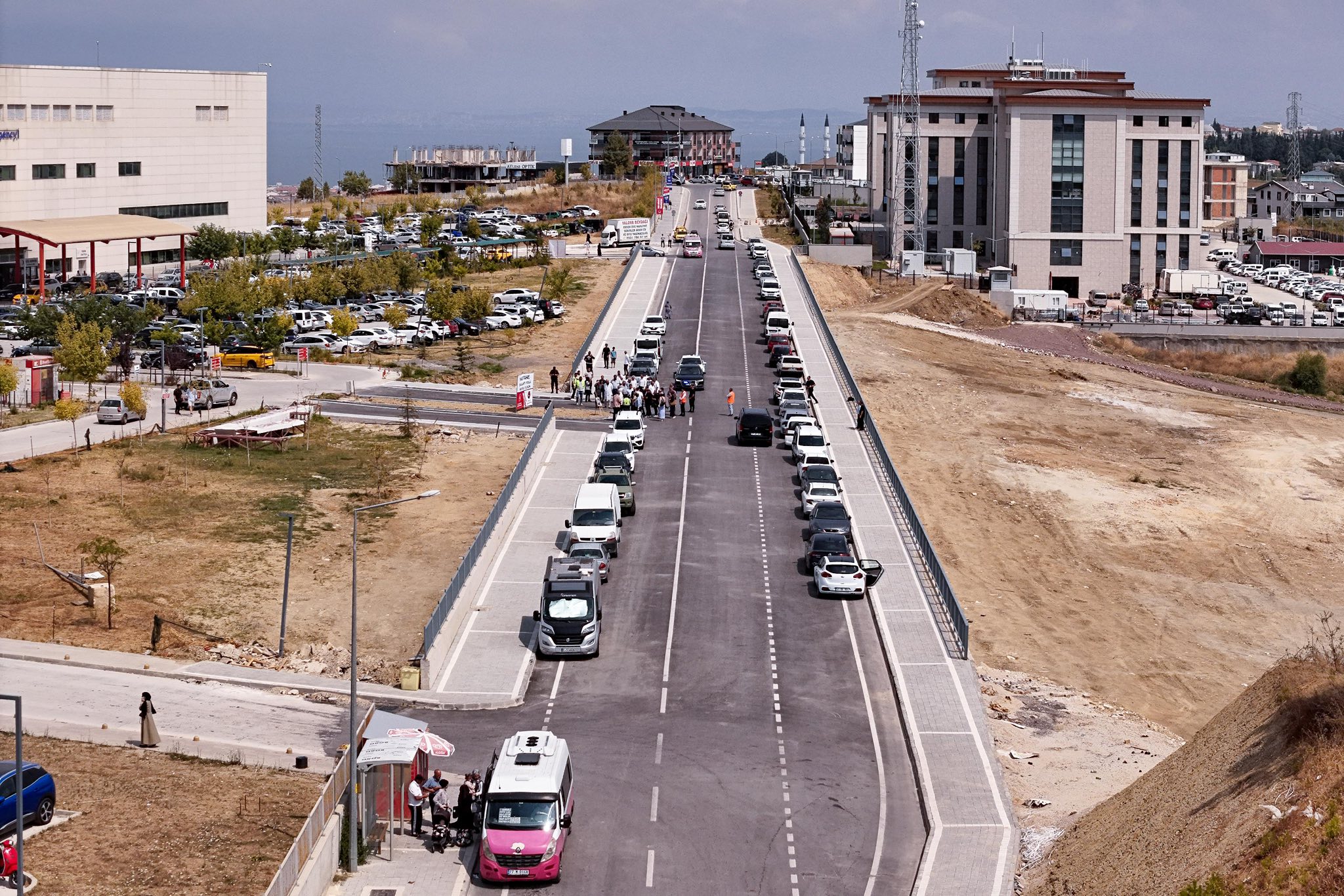 HASTANE YOLU YAPILARAK TRAFİĞE AÇILDI