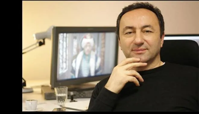 ÜNLÜ SANATÇIDAN ZEKİ ÖCAL'A ANIT MEZAR