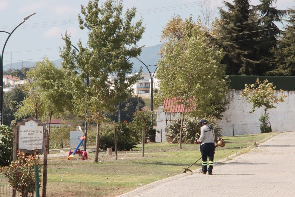 PARK VE BAHÇELERİN BAKIMLARI DEVAM EDİYOR